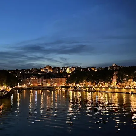 Berges Du Rhone/ Chambre Avec Balcon-2
