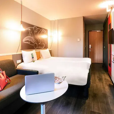 Ibis Styles Lyon Gerland-2